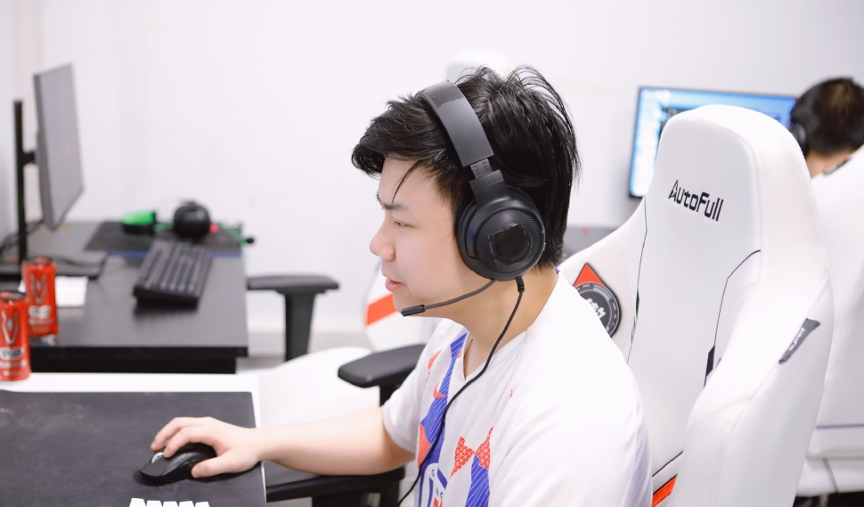 星空体育-刚刚！洛杉矶湖人窗口期复出首秀Rookie在中国队比赛中伤愈复出，武汉三镇赛前复出首秀的简单介绍